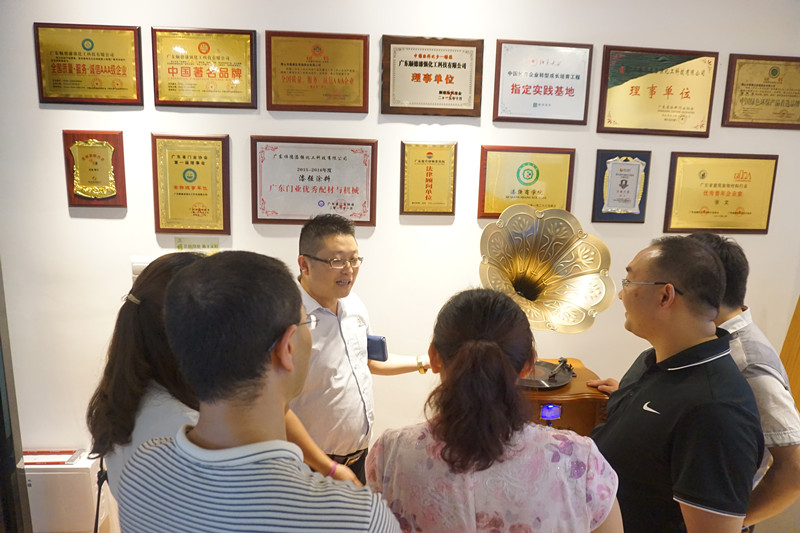亚洲AV色香蕉一区二区三区化工展廳榮譽牆