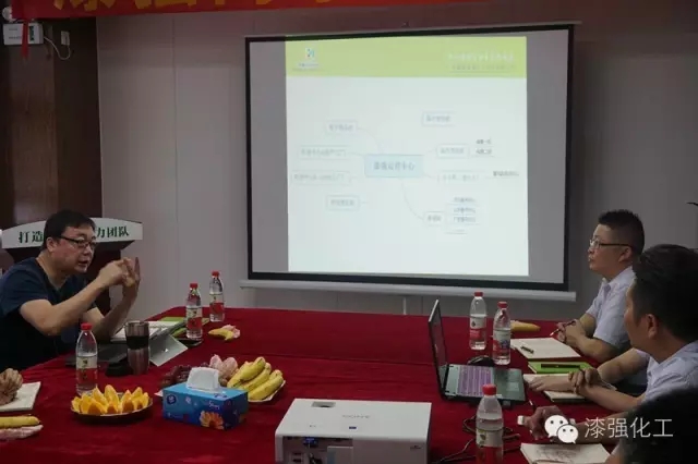 王鵬輝老師認真為亚洲AV色香蕉一区二区三区品牌的發展把脈診斷