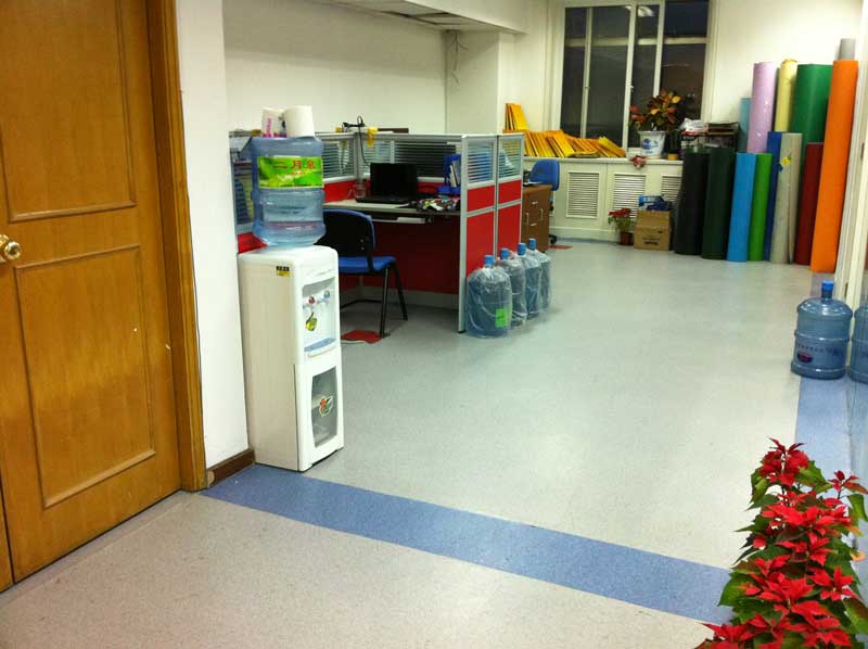 pvc辦公国产香蕉视频上雙麵膠的痕跡如何去除？